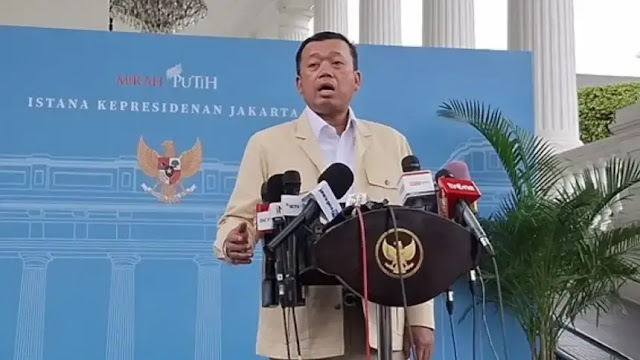 Menteri ATR/BPN Nusron Wahid saat menyampaikan permohonan maaf dan klarifikasi terkait pernyataannya soal semua tanah rakyat milik negara, di Jakarta, 12 Agustus 2025.