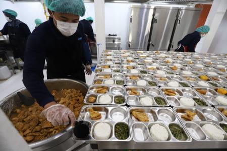 Legislator mempertanyakan komitmen pemerintah dalam menjamin kehalalan bahan pangan pada program Makan Bergizi Gratis (MBG), mulai dari hulu di rumah potong hewan hingga ke dapur pengolahan. (