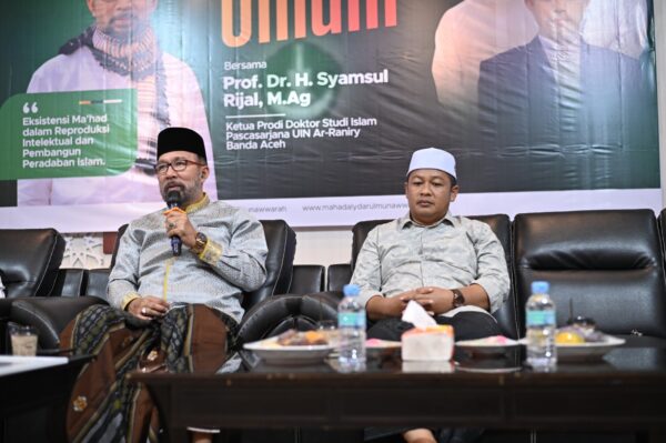 Ketua Prodi S3 Studi Islam UIN Ar-Raniry, Prof Dr Syamsul Rijal MAg kuliah umum di Ma’had Aly Darul Munawwarah, Pidie Jaya, Rabu (3/9).