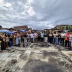 Amil BMA menyerahkan langsung bantuan bencana kepada korban kebakaran di Pasar Lamno, Desa Pasar Lamno, Kecamatan Jaya, Aceh Jaya waktu lalu. (Foto: Ist)