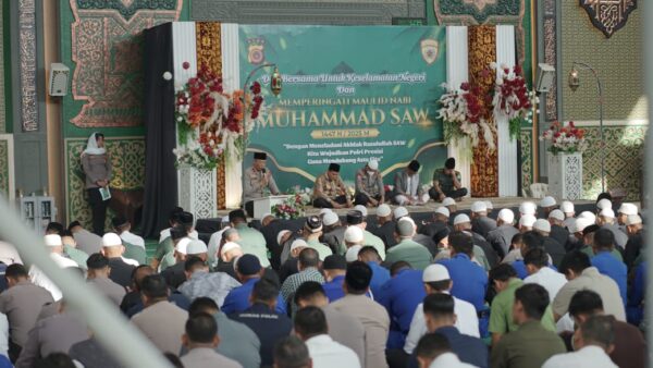 Polda Aceh menggelar peringatan Maulid Nabi Muhammad SAW 1447 H sekaligus doa bersama untuk keselamatan negeri. Kegiatan berlangsung di Masjid Babuttaqwa Mapolda Aceh, Kamis, 11 September 2025. (Foto: Ist)