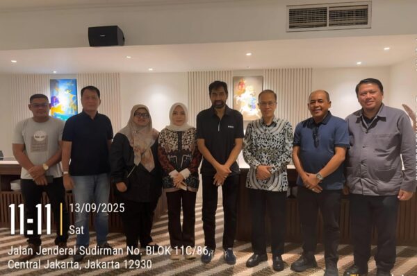 Gubernur Aceh Muzakir Manaf atau Mualem berkunjung ke Badan Pelaksana Jalan Nasional (BPJN) Kementerian PU di Jakarta, Sabtu (13/9) di Jakarta.