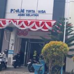 Warga mendesak Bupati Aceh Selatan copot Direktur PDAM Tirta Naga akibat air bersih sering macet