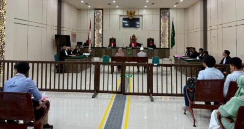 JPU Kejari Aceh Besar membacakan dakwaan terhadap dua terdakwa korupsi pada Balai Guru Penggerak (BGP) Aceh Tahun 2022 - 2024. Sidang berlangsung di Pengadilan Tipikor PN Banda Aceh, Selasa (23/9). (Foto: Ist)