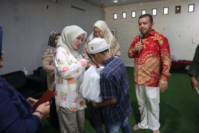 Anggota Komisi III DPRA Salmawati atau Bunda Salma berkunjung ke UPTD RSAN milik Dinas Sosial Aceh, di Gampong Gue Gajah, Aceh Besar, Jum'at (26/9). (Foto: Ist)