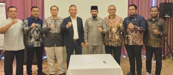 Bupati Aceh Timur, Iskandar Usman Al-Farlaky, menjajaki kerja sama dengan dua perguruan tinggi swasta ternama di Aceh, yakni Universitas Al Muslim dan Universitas Islam Aceh. (Foto: Ist)