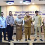 Samsat Banda Aceh memberi apresiasi kepada wajib pajak taat bayar Pajak Kendaraan Bermotor tepat waktu tanpa denda, sekaligus kepada warga yang memanfaatkan pemutihan dengan mengalihkan plat Non BL seperti BK menjadi BL. (Foto: Ist)