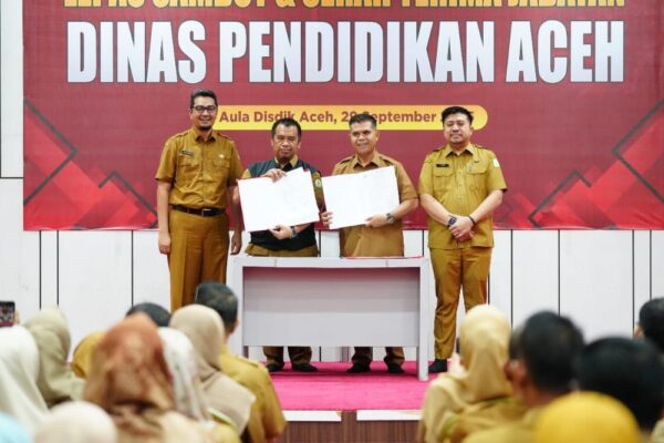 Serah terima jabatan pejabat baru Dinas Pendidikan Aceh, Senin (29/9). (Foto: Ist)