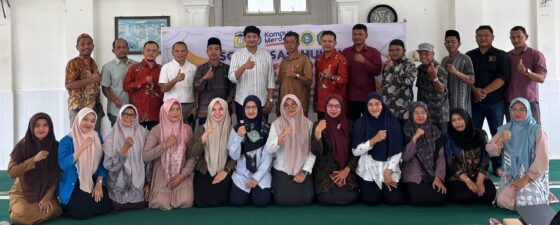 Prodi Hukum Keluarga Universitas Iskandar Muda (UNIDA) Banda Aceh melaksanakan pengabdian masyarakat di Meunasah Gampong Lam Lumpu, Aceh Besar, Selasa (30/9). (Foto: Ist)