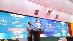 Kapolda Aceh Irjen Pol Marzuki Ali Basyah tampil sebagai pembicara dalam kuliah umum di Universitas Syiah Kuala (USK) di Gedung AAC Dayan Dawood, Selasa, 30 September 2025. (Foto: Ist)