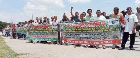 Aliansi Masyarakat Menggugat Keadilan (AMMK) beranggotakan masyarakat enam kecamatan di Aceh Timur, Selasa (30/9) menyampaikan pernyataan sikap terkait konflik agraria yang sudah berlangsung puluhan tahun. (Foto: Ist)