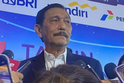 Ketua Dewan Ekonomi Nasional (DEN) Luhut Binsar Pandjaitan blak-blakan mengakui proyek Kereta Cepat Jakarta-Bandung (KCJB) atau Whoosh bermasalah sejak awal.
