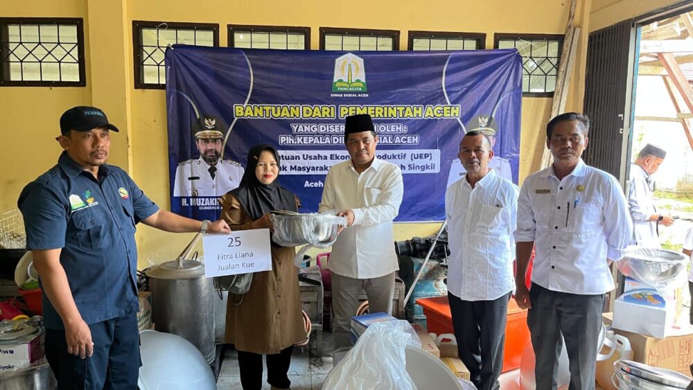 Peluncuran Program Bantuan Usaha Ekonomi Produktif (UEP) di Kantor Dinas Sosial Aceh Singkil, Rabu (15/10).