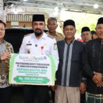Bank Aceh Syariah Cabang Idi menyalurkan zakat perusahaan Rp500 juta kepada Baitul Mal Kabupaten Aceh Timur. (Foto: Ist)