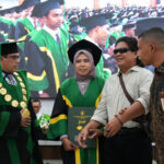 Armaya Rosa (25), anak tuna netra meraih gelar sarjana di kampus UIN Ar-Raniry, Kamis (1/10).