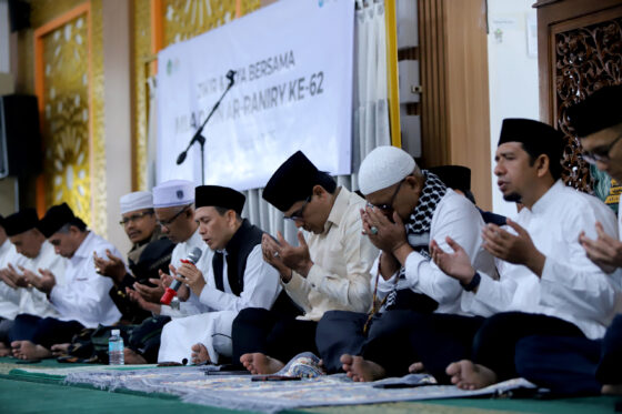 Acara zikir dan doa bersama Milad ke-62 UIN Ar-Raniry, yang digelar di Masjid Fathun Qarib Darussalam, Ahad (5/10/2025).