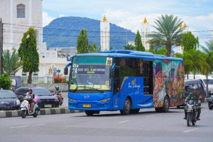 Layanan angkutan massal perkotaan Trans Koetaradja terus menunjukkan tren positif. (Foto: Ist)