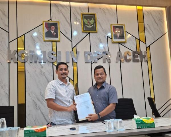 Ketua Komisi IV DPRK Pidie Jaya, Teuku Guntara saat bertemu Ketua Komisi IV DPRA, drh Nurdiansyah Alasta. (Foto: Ist)