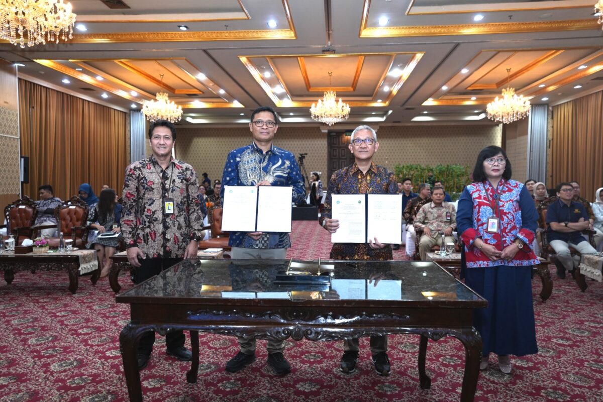 DJP dan DJPK Kementerian Keuangan bersama 109 pemda menandatangani Perjanjian Kerja Sama Tripartit untuk memperkuat sinergi pengelolaan perpajakan antara pusat dan daerah, Rabu (15/10). (Foto: Ist)