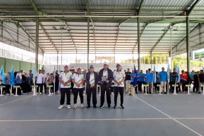 Ketua PT Banda Aceh Nursyam didampingi Ketua PTWP Aceh Makaroda Hafat membuka Turnamen PTWP KPT Cup ke-6 di Lapangan Jasdam Neusu, Banda Aceh, Jum'at pagi (17/10). (Foto: Ist)
