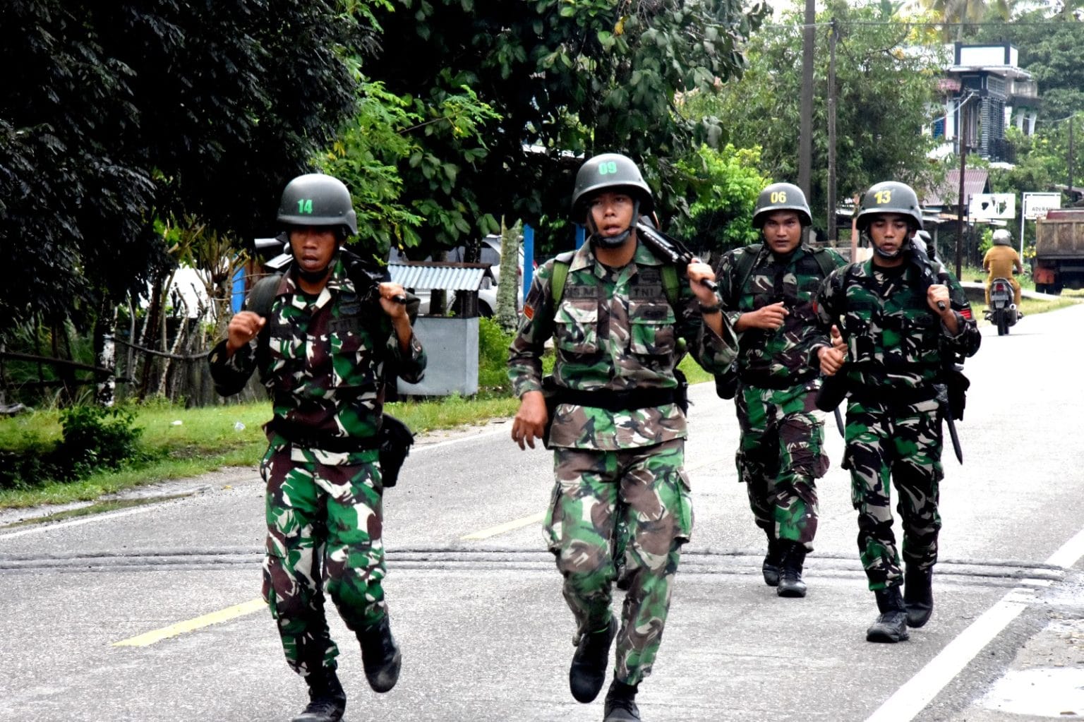 Yonif 115/Macan Leuser menggelar Lomba Lintas Medan Antar Kompi, Senin (20/10). (Foto: Ist)