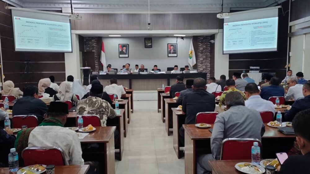 DPRA menyambut tim KPK dalam Rapat Koordinasi terkait Perencanaan dan Penganggaran APBA di Ruang Serba Guna DPRA, Jum'at (24/10).