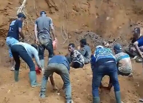 Seorang penambang emas tradisional dilaporkan meninggal dunia setelah tertimbun longsor pada Sabtu (4/10) siang di kawasan perbukitan Blok 20, Desa Panggong, Kecamatan Krueng Sabee, Aceh Jaya. (Foto: Ist)