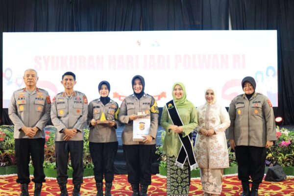 Kapolda Aceh Irjen Pol Marzuki Ali Basyah saat menghadiri syukuran HUT ke-77 Polwan di Hotel Amel Convention Hall, Banda Aceh, Selasa (30/9). (Foto: Ist)