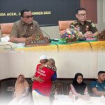 Kajati Aceh Yudi Triadi SH MH didampingi Aspidum Amru Eryandi Siregar SH MH memimpin ekspose kasus penggelapan dari Kejari Langsa di aula Kejati Aceh, Selasa (30/9). (Foto: Ist)
