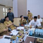 Bupati Aceh Besar Muharram Idris memaparkan kesiapan Kabupaten Aceh Besar sebagai calon tuan rumah MTQ ke-38 Provinsi Aceh tahun 2027, di aula Gedung DSI Aceh, Komplek Keistimewaan Aceh, Banda Aceh, Selasa (30/9).