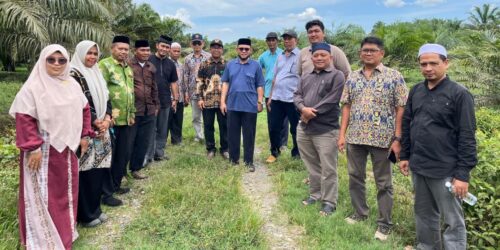 BWI Provinsi Aceh melakukan verifikasi terhadap tukar guling (ruislag) tanah wakaf yang terdampak pembangunan PSN Waduk di Kecamatan Kaway XVI, Aceh Barat, Selasa (30/9). (Foto: Ist)