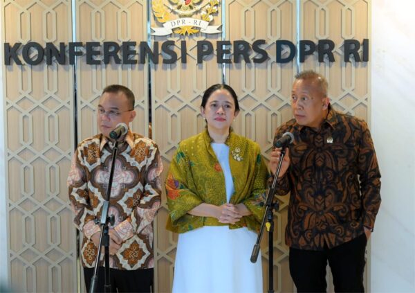 Wakil Ketua DPR RI Saan Mustopa bersama Ketua DPR RI Puan Maharani dan Wakil Ketua DPR RI Sufmi Dasco Ahmad