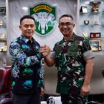 Pangdam IM Mayjen TNI Joko Hadi Susilo menerima audiensi Kakanwil BPN Provinsi Aceh, Dr. Arinaldi, beserta jajaran di Makodam IM, Kamis (2/10). (Foto: Ist)