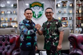 Pangdam IM Mayjen TNI Joko Hadi Susilo menerima audiensi Kakanwil BPN Provinsi Aceh, Dr. Arinaldi, beserta jajaran di Makodam IM, Kamis (2/10). (Foto: Ist)