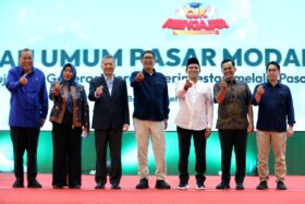 Wagub Aceh Fadhlullah menghadiri kegiatan OJK Mengajar dan Sosialisasi Pasar Modal Syariah yang digelar OJK di Gedung AAC Dayan Dawood, USK, Darussalam, Banda Aceh, Jum'at (3/10). (Foto: Ist)