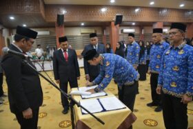 Sebanyak 610 pejabat administrator (Eselon III) dan pengawas (Eselon IV) Pemerintah Aceh dikukuhkan di Gedung Serbaguna Kantor Gubernur Aceh, Jum'at (3/10). (Foto: Ist)