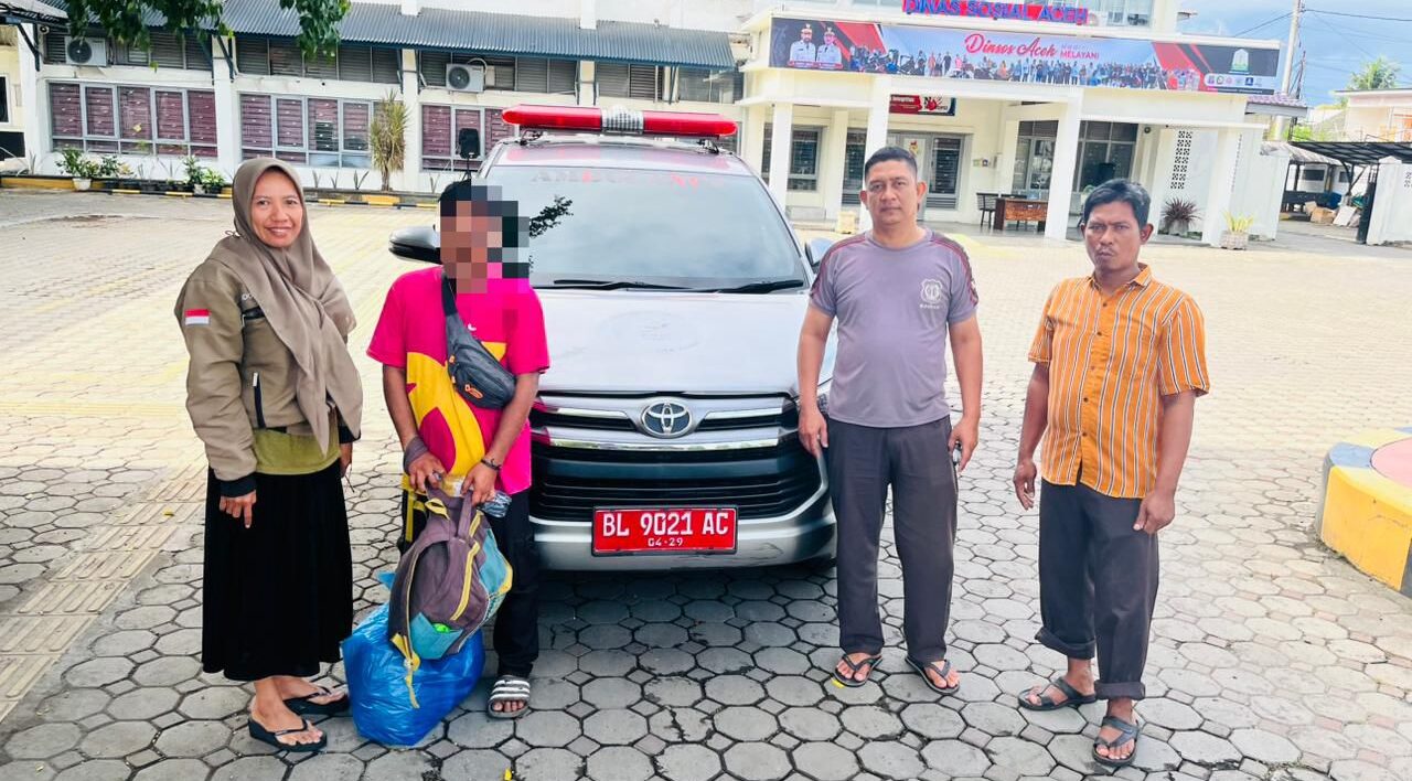 MAR (33), warga terlantar asal Deli Serdang, Sumut, diserahkan ke Dinas Sosial Aceh, Ahad (12/10). (Foto: Ist)