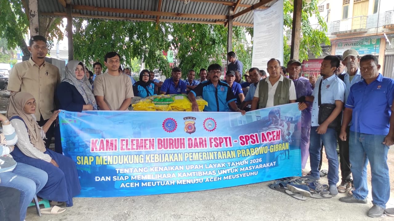 Polda Aceh Salurkan Bantuan Beras untuk Buruh FSPTI dan SPSI