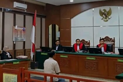 JPU Kejari Bireuen menuntut hukuman pidana mati terhadap terdakwa M, pengedar narkotika jenis sabu seberat 190 kg, Senin (13/10). (Foto: Dok. Humas Kejari Bireuen)