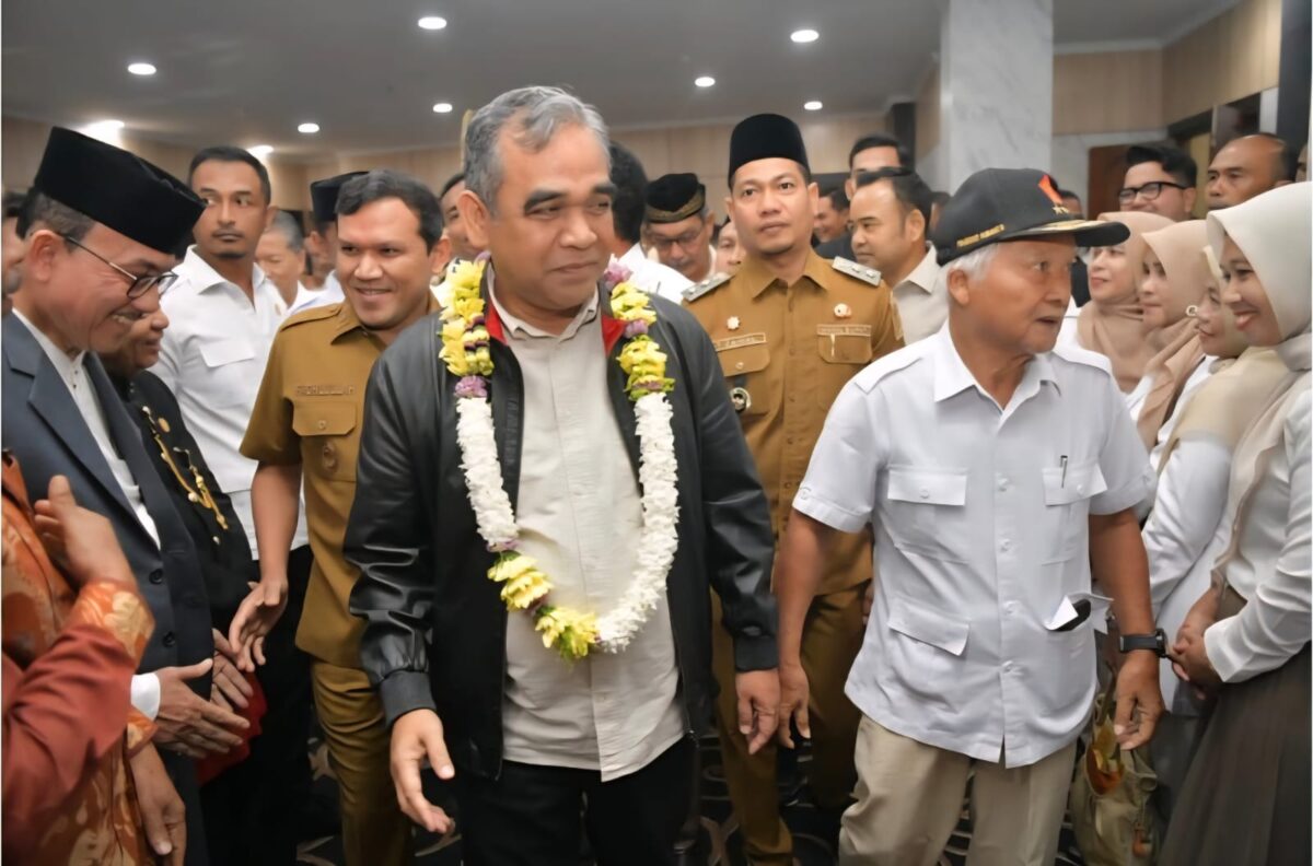 Ketua MPR RI Ahmad Muzani bersama rombongan tiba di Aceh, Selasa (14/10). | INFOACEH.net Ketua MPR RI Ahmad Muzani bersama rombongan tiba di Aceh, Selasa (14/10).