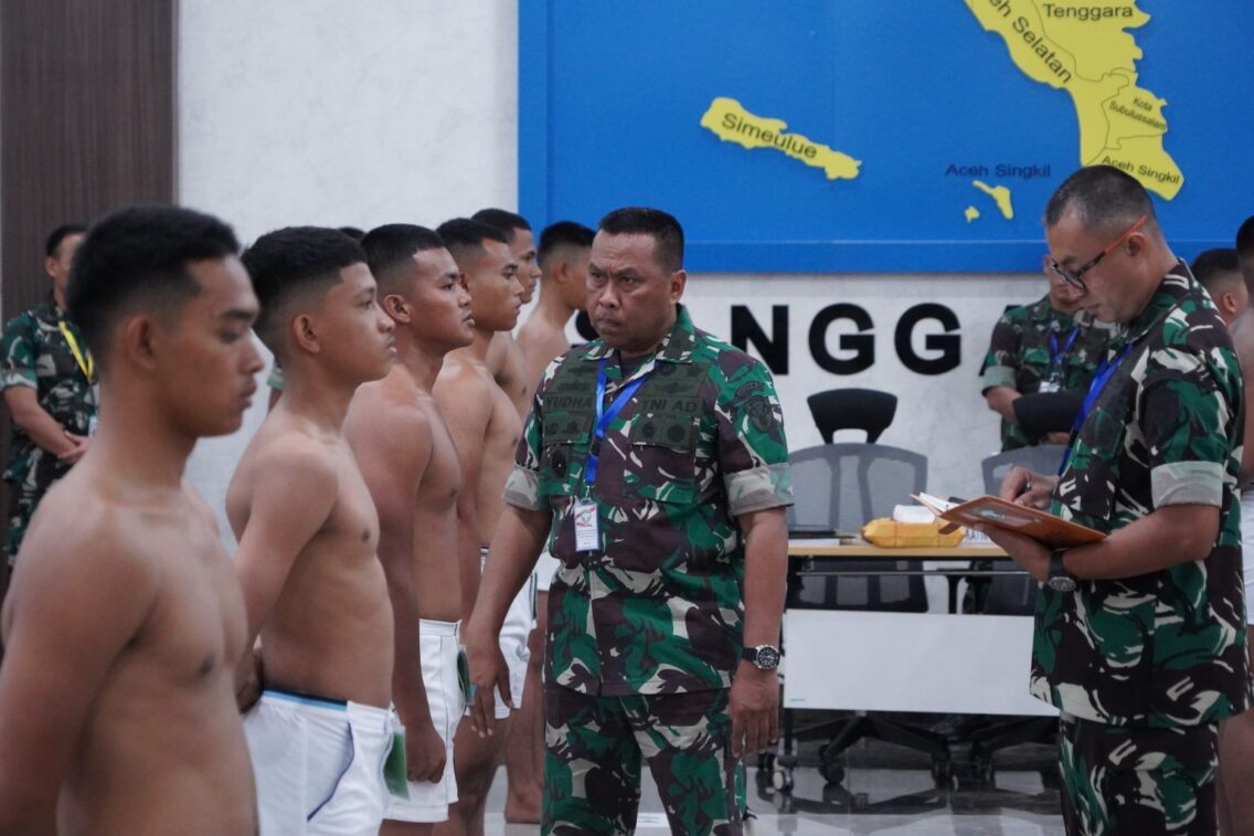 Sebanyak 1.240 calon Bintara TNI AD Gelombang II Tahun 2025 mengikuti Sidang Pantukhir Panda di aula Gedung Malahayati, Markas Kodam Iskandar Muda (IM), Banda Aceh, Rabu (15/10). (Foto: Ist)