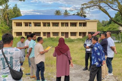 Pansus II DPRK Sabang saat meninjau Asrama Putra Dayah Al Mujaddid beberapa waktu lalu. (Foto: Ist)