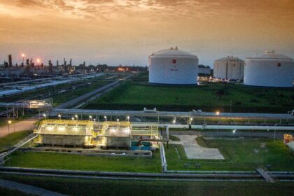Revitalisasi tangki LNG Arun F-6004 yang dijalankan PT PGN melalui cucu usahanya, Perta Arun Gas menunjukkan kemajuan dan beroperasi akhir 2025. (Foto: Ist)