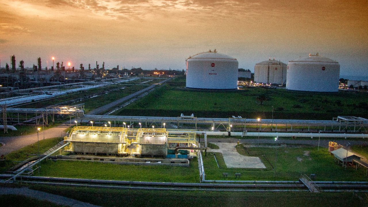 Revitalisasi tangki LNG Arun F-6004 yang dijalankan PT PGN melalui cucu usahanya, Perta Arun Gas menunjukkan kemajuan dan beroperasi akhir 2025. (Foto: Ist)