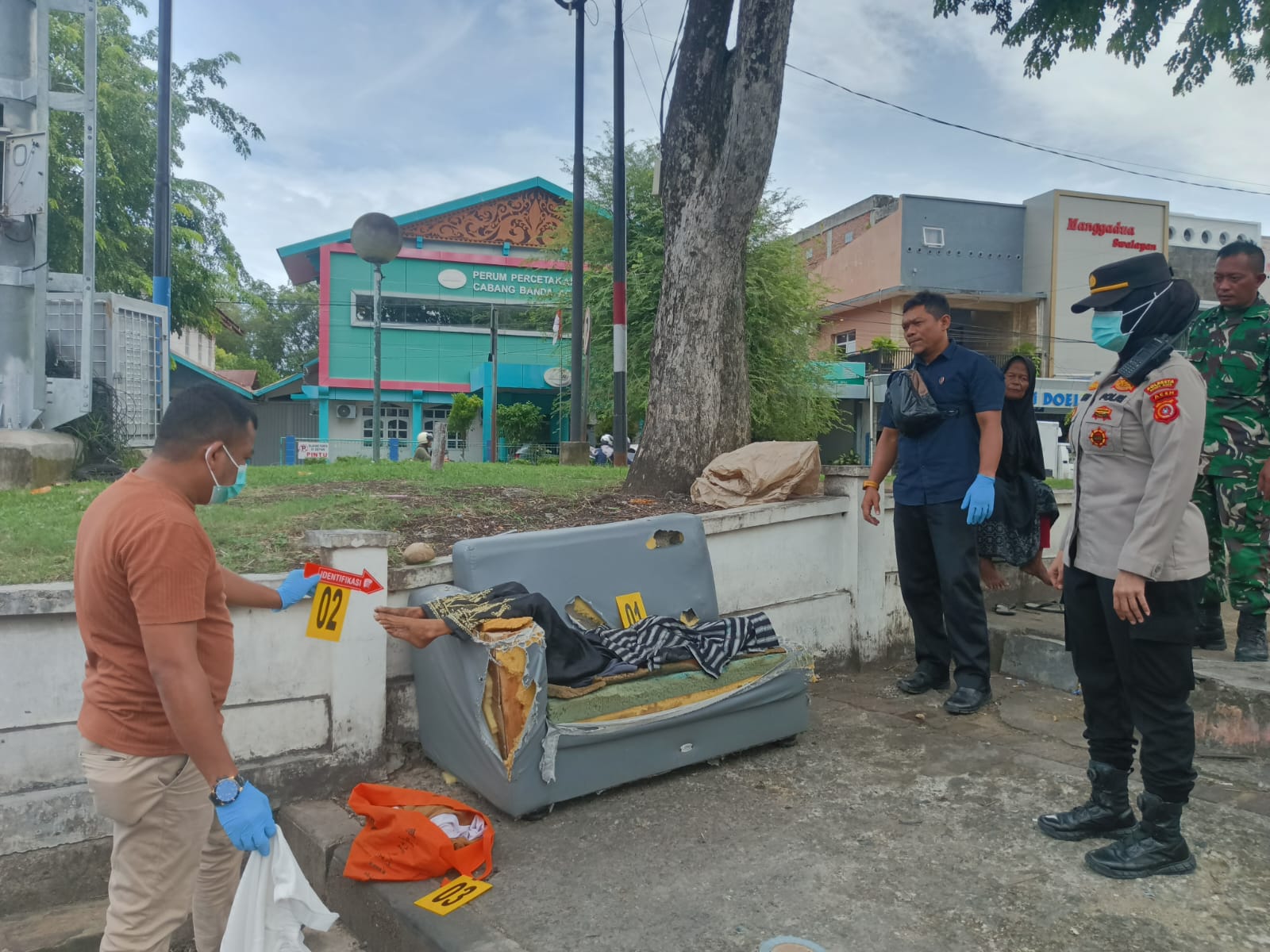 Mayat Laki-laki Tanpa Identitas Ditemukan di Depan Masjid Raya Baiturrahman