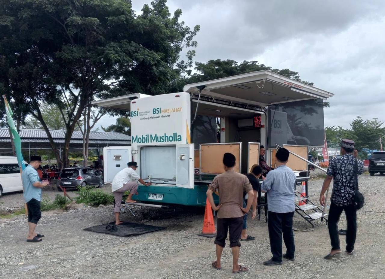 BSI Region I Aceh menghadirkan musala mobile di arena utama MTQ ke-37 tingkat Provinsi Aceh yang berlangsung di Kabupaten Pidie Jaya, 1–8 November 2025.