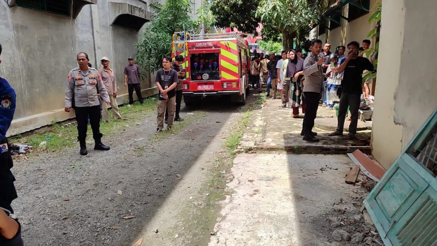 Polres Aceh Barat melakukan olah TKP ledakan gudang isi ulang gas oksigen di Gampong Gampa, Kecamatan Johan Pahlawan, Aceh Barat, Rabu (5/11). (Foto: Ist)