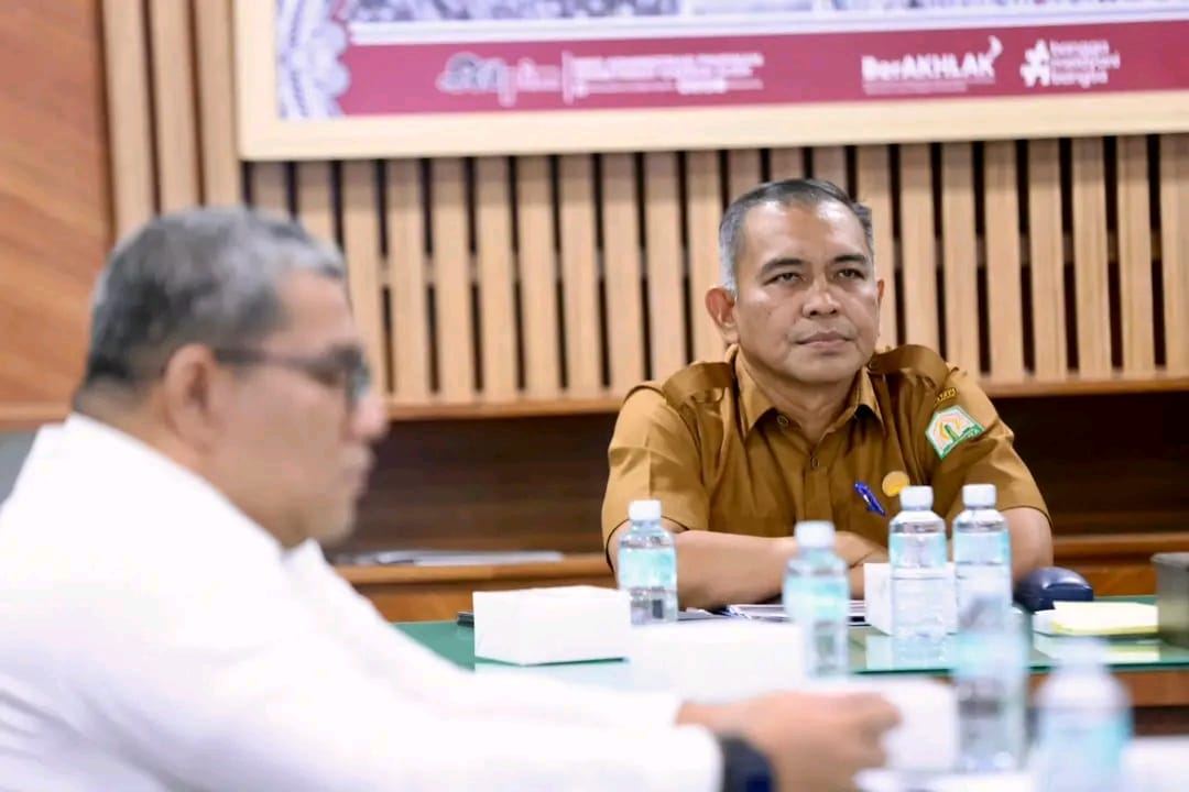 Rapat pembahasan berlangsung secara virtual pada Senin (10/11), dipimpin Kadis Perhubungan Aceh, Teuku Faisal, dari ruang rapat Sekda Aceh.