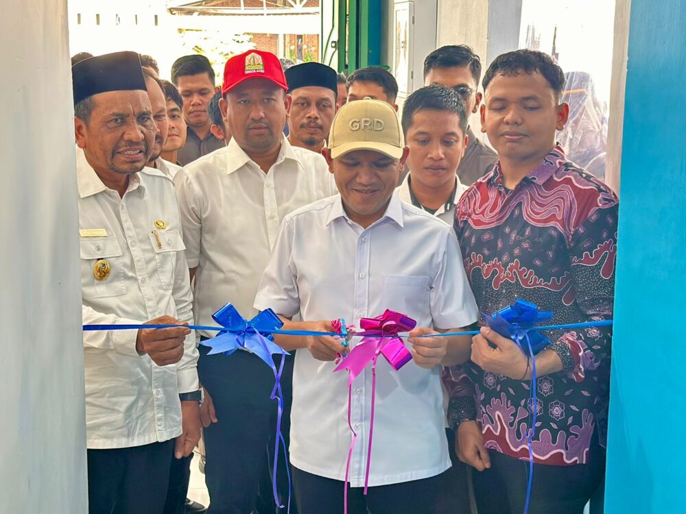 Wagub Aceh Fadhlullah meresmikan Dapur MBG SPPG di Gampong Muenasah Krung, Kecamatan Ulim, Pidie Jaya, Rabu (19/11). (Foto: Ist)