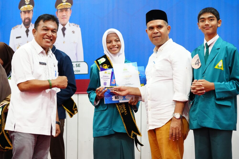 Plt. Kadis Pendidikan Aceh Murthalamuddin mengingatkan pelajar lebih bijak gunakan media sosial. (Foto: Ist)